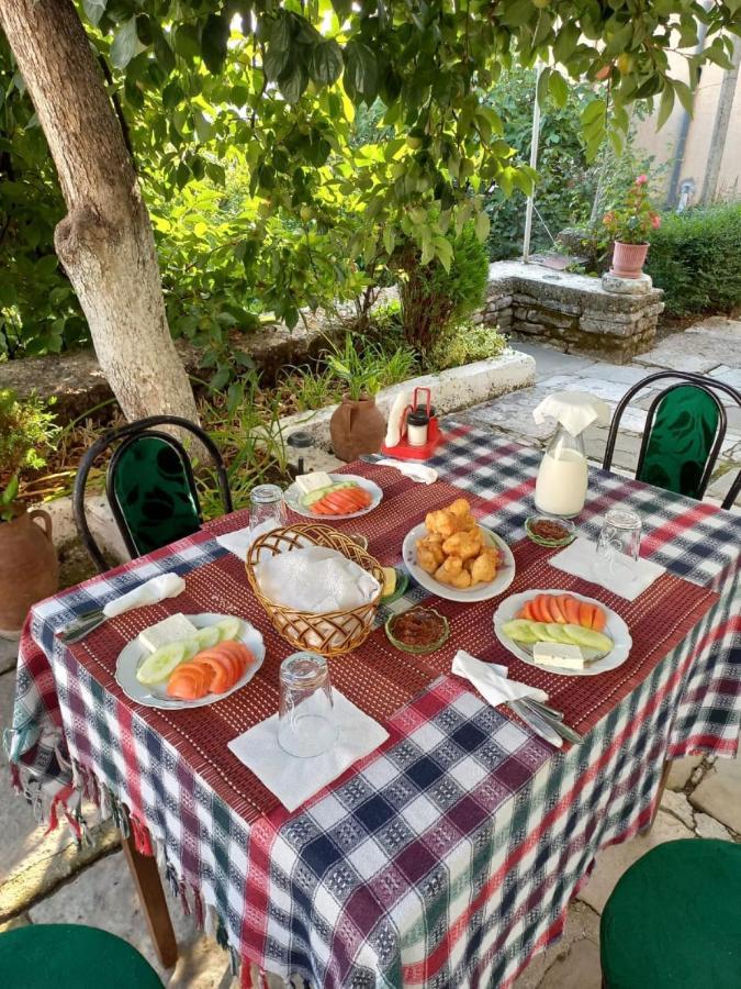 Miziriguesthouse Гирокастра Экстерьер фото