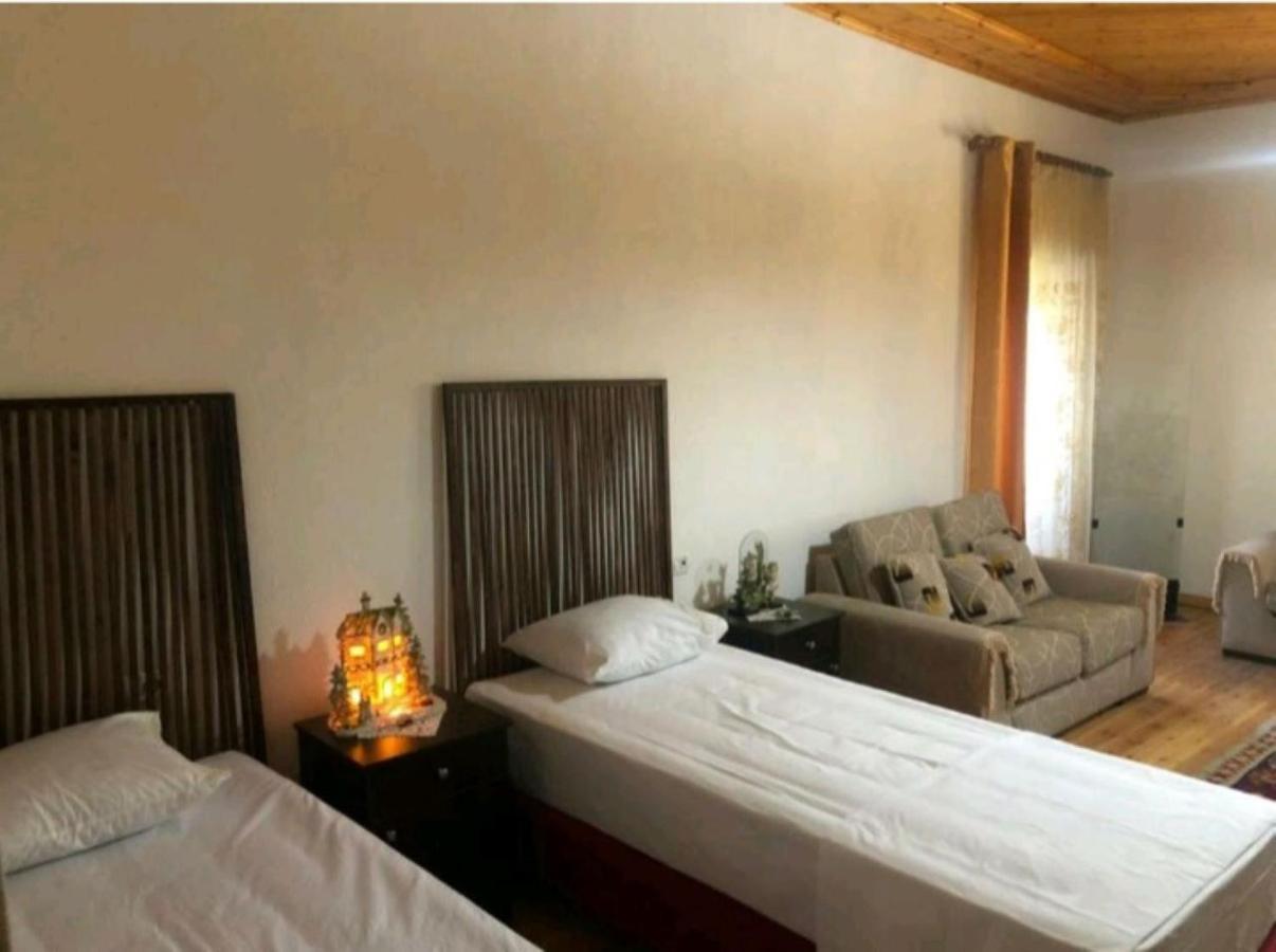 Miziriguesthouse Гирокастра Экстерьер фото