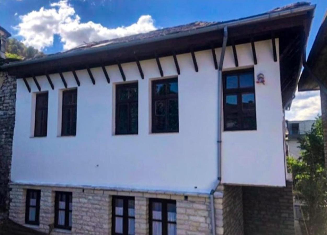 Miziriguesthouse Гирокастра Экстерьер фото
