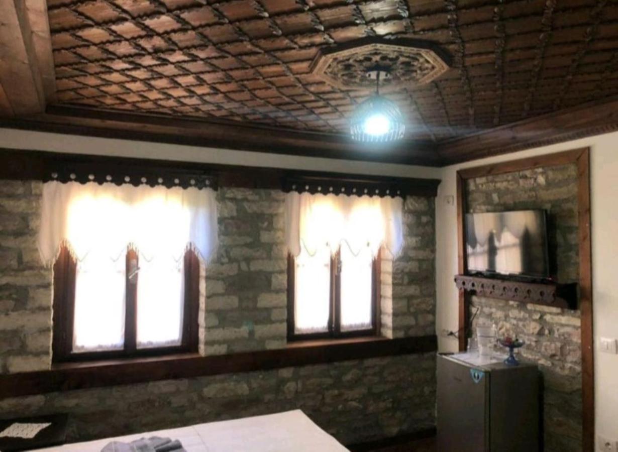 Miziriguesthouse Гирокастра Экстерьер фото