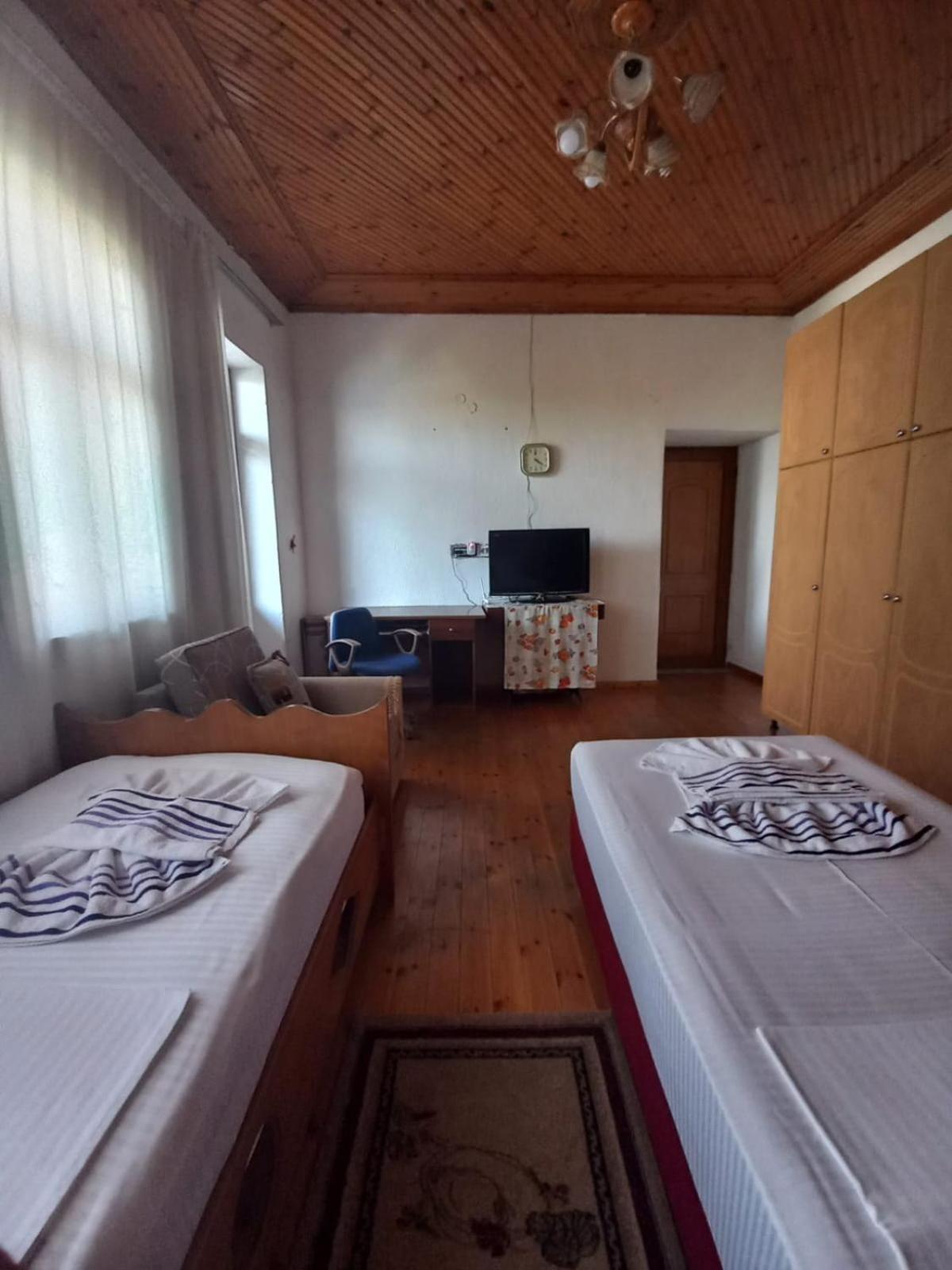 Miziriguesthouse Гирокастра Экстерьер фото